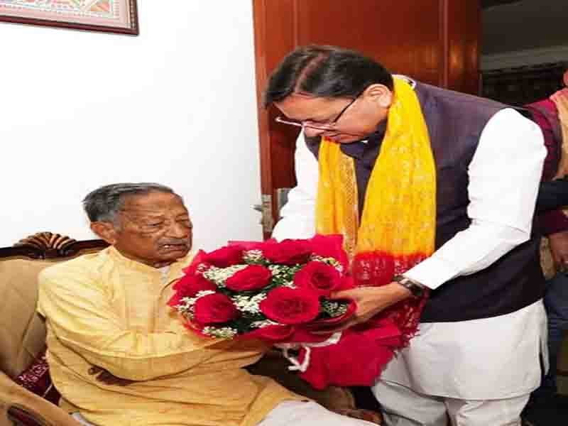 CM धामी ने आज पूर्व मुख्यमंत्री मेजर जनरल भुवन चंद्र खंडूड़ी (से.नि.) से मुलाकात कर होली की दी शुभकामनाएं