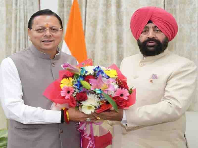 मुख्यमंत्री पुष्कर सिंह धामी ने आज राज्यपाल Lt Gen Gurmit Singh (सेवानिवृत्त) से की शिष्टाचार भेंट