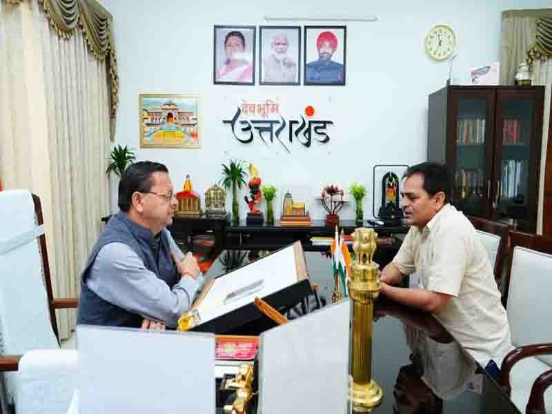 मुख्यमंत्री पुष्कर सिंह धामी से मुख्यमंत्री आवास पर यमुनोत्री विधानसभा क्षेत्र से विधायक संजय डोभाल ने की भेंट