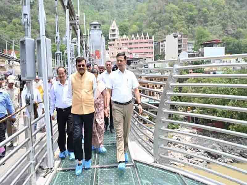मुख्य सचिव ने आज जनपद टिहरी गढ़वाल क्षेत्रांतर्गत तपोवन स्थित बजरंग सेतु का किया स्थलीय निरीक्षण