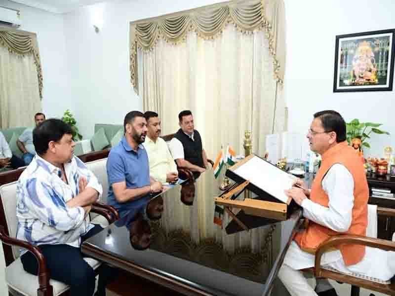 मुख्यमंत्री पुष्कर सिंह धामी से काशीपुर नगर निगम के महापौर के नेतृत्व में आए प्रतिनिधिमंडल ने की भेंट