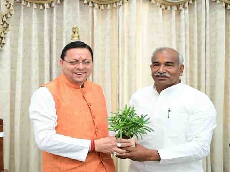 मुख्यमंत्री पुष्कर सिंह धामी से आज गदरपुर विधानसभा क्षेत्र से विधायक अरविंद पाण्डेय ने की भेंट